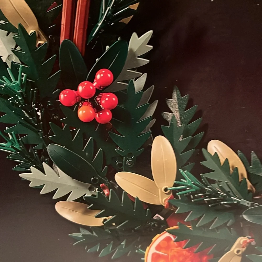 LEGO Icons Botanical Collection (10340) Christmas Wreath - Picture 9 of 11